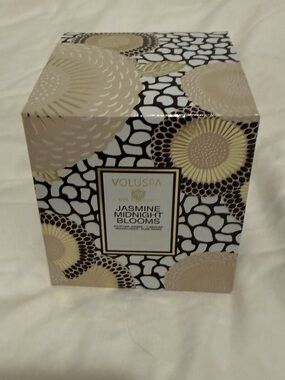 Voluspa Jasmine Midnight Blooms Decorative Box in Cream & Black